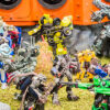 Fotografia przedstawiająca wystawę modeli Transformers, promująca wystawy na Pilkonie.